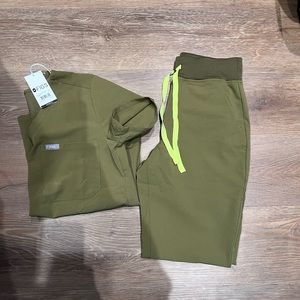 FIGS scrubs olive set XS